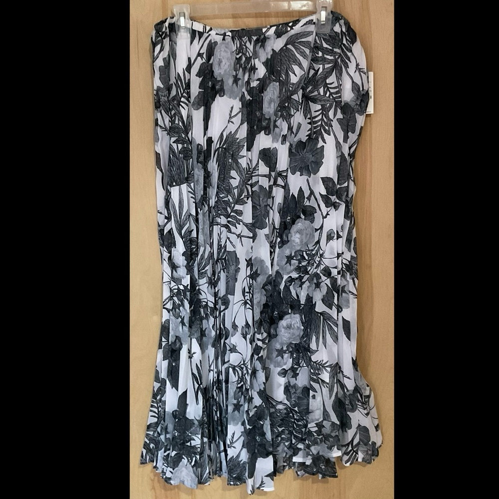 Valerie Stevens Floral Maxi Skirt - NWT